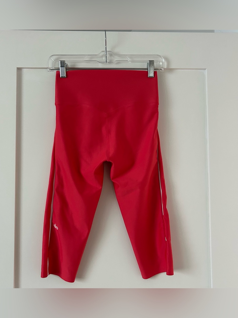 Alo Yoga Airlift High-Waist Super Sleek Contrast Capri Candy Red/White Size XS - Picture 5 of 10